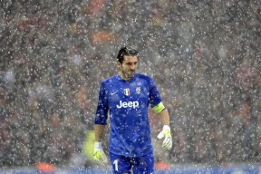 mk体育官网入口-塔特的强力突破打破对方防线，袋鼠队获得致命反击机会